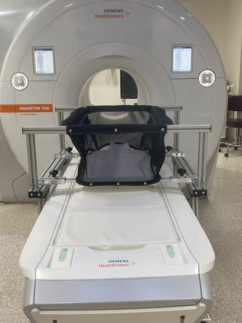 MRI-compatible crib
